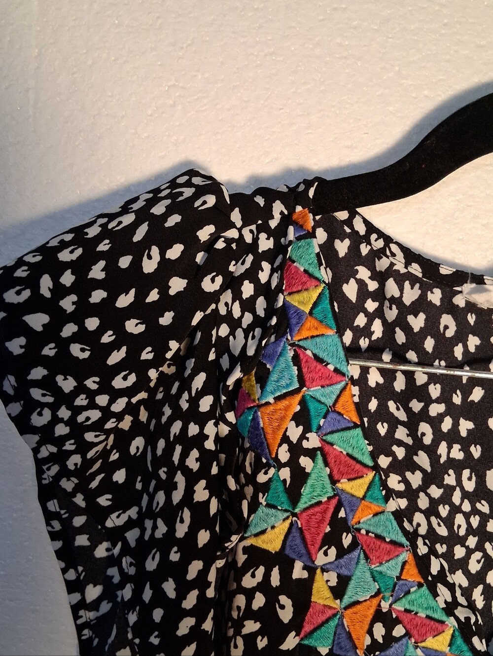 THML Boho Leopard Print Embroidered V-Neck Blouse Size M - Picture 4 of 6
